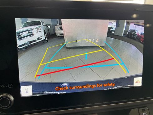 Used 2025 Toyota Camry SE image 36