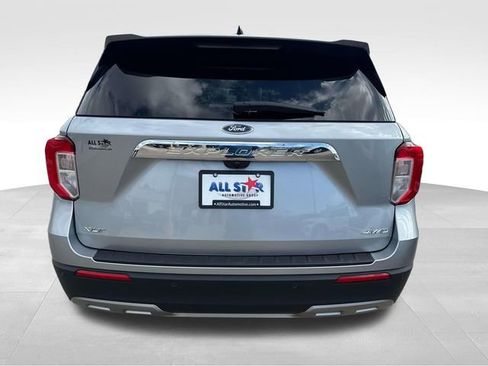Used 2022 Ford Explorer XLT w/ Equipment Group 202A image 7