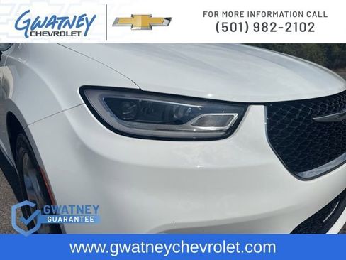 Used 2023 Chrysler Pacifica Limited image 13