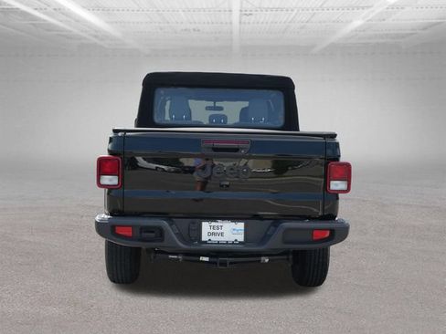 Used 2024 Jeep Gladiator Sport AWD/4WD image 8