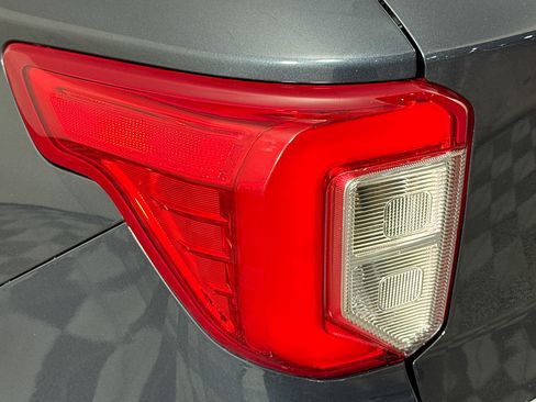 Used 2024 Ford Explorer XLT image 35