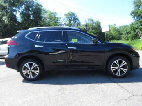 Used 2019 Nissan Rogue SV w/ Premium Package AWD/4WD image 4