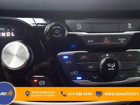 Used 2023 Chrysler Voyager LX image 22