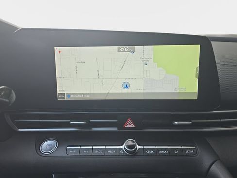 Used 2022 Hyundai Elantra Limited FWD image 24