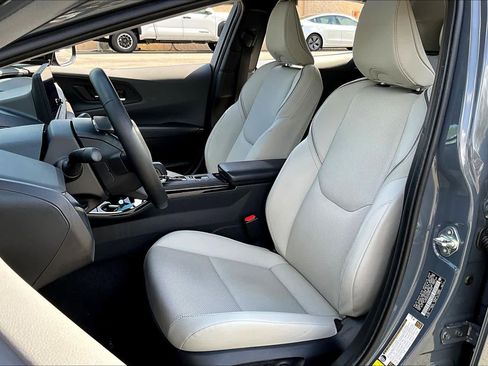 Used 2024 Toyota Prius XLE image 8