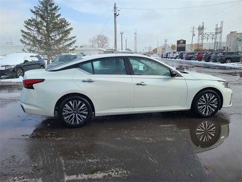 Used 2023 Nissan Altima 2.5 SV image 6