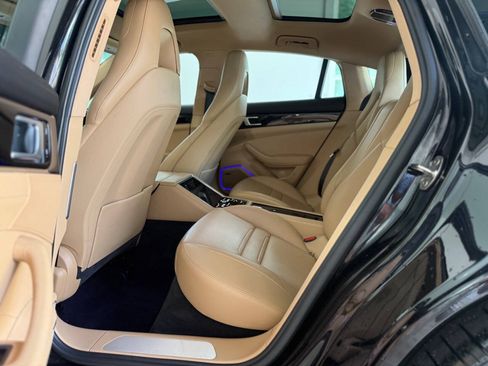 Used 2019 Porsche Panamera RWD image 13