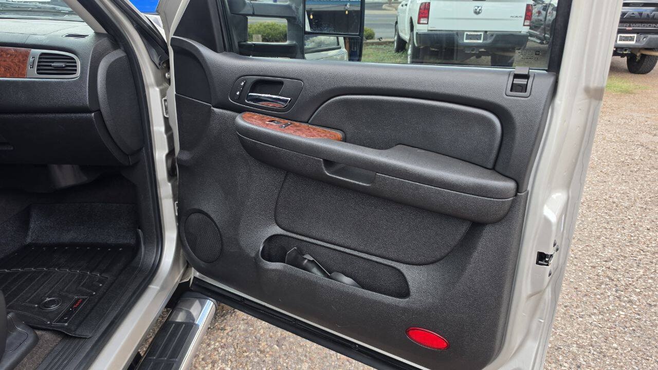 Used 2008 Chevrolet Silverado 3500 LTZ AWD/4WD image 12