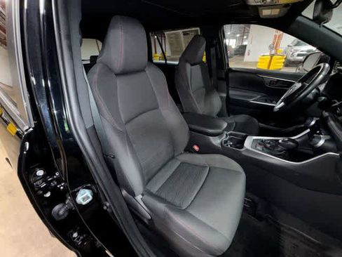 Used 2021 Toyota RAV4 SE w/ Weather & Moonroof Package AWD/4WD image 16