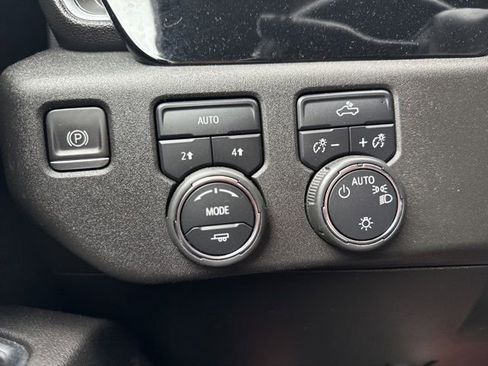 Used 2023 Chevrolet Silverado 1500 LT AWD/4WD image 11