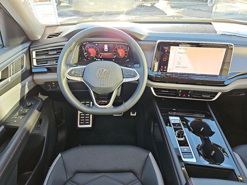 New 2026 Volkswagen Atlas Peak Edition image 9