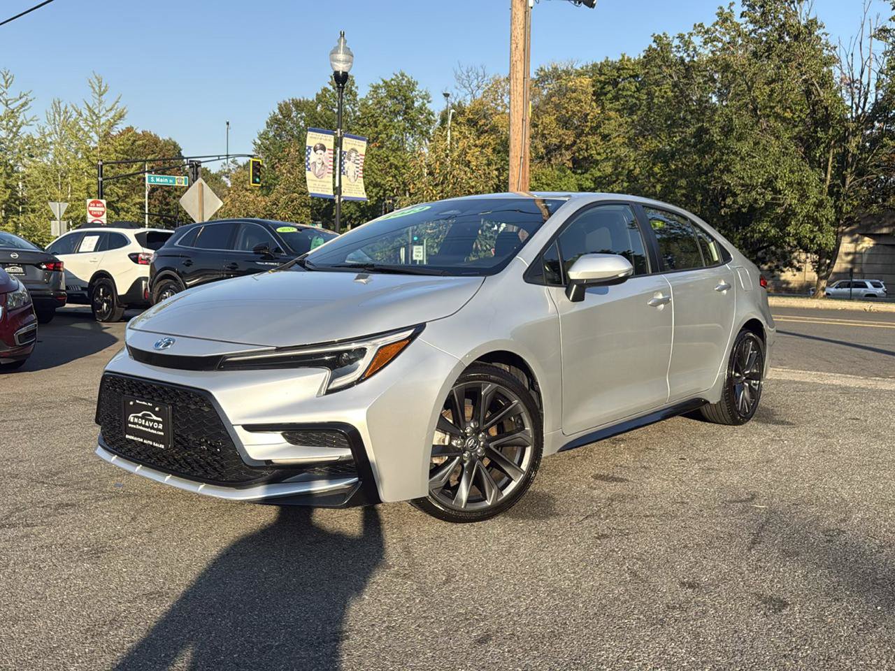 Used 2023 Toyota Corolla SE FWD image 3