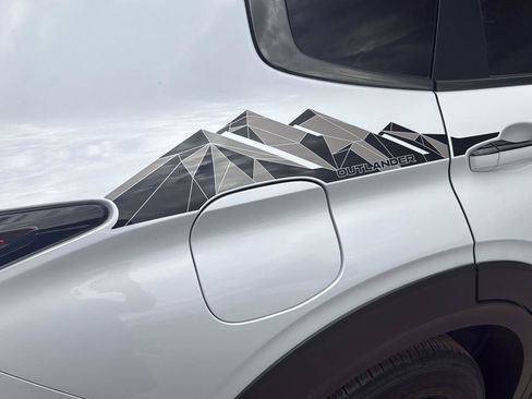 New 2026 Mitsubishi Outlander AWD image 10
