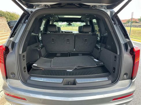New 2025 Cadillac XT6 Luxury image 12