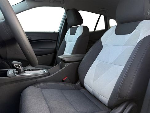 Used 2025 Chevrolet Trax LS w/ Driver Confidence Package image 9