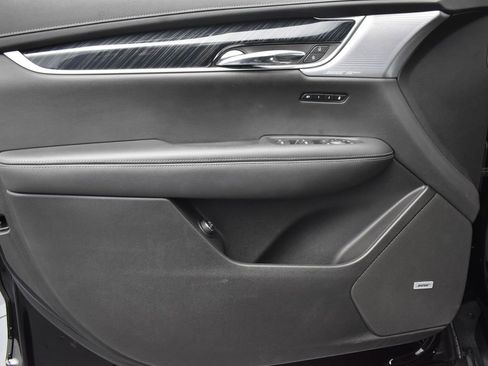 Used 2020 Cadillac XT6 Premium Luxury image 9