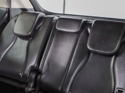 Used 2024 Kia Carnival LX image 25