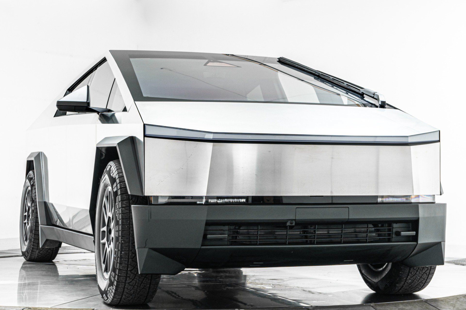Used 2024 Tesla Cybertruck Cyberbeast AWD/4WD image 3