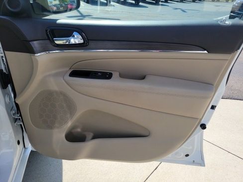 Used 2020 Jeep Grand Cherokee Overland image 38