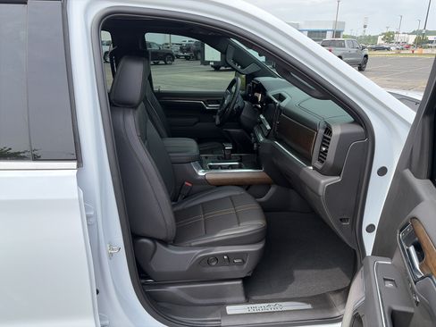 Used 2026 Chevrolet Silverado 1500 High Country w/ High Country Premium Package AWD/4WD image 17
