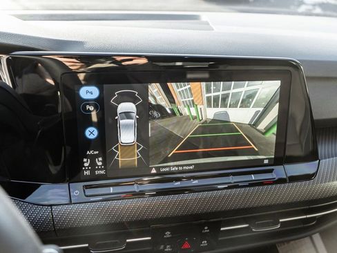 Used 2024 Volkswagen Golf R image 10