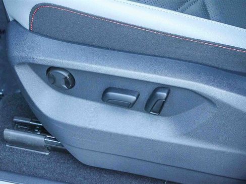 Used 2025 Volkswagen Atlas Peak Edition SE image 22