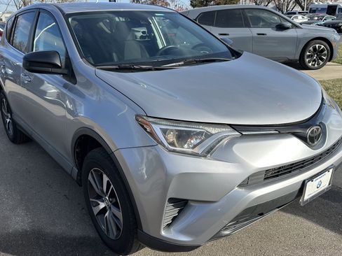 Used 2018 Toyota RAV4 LE image 2