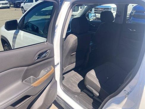 Certified 2023 GMC Acadia SLE w/ Elevation Edition FWD image 9