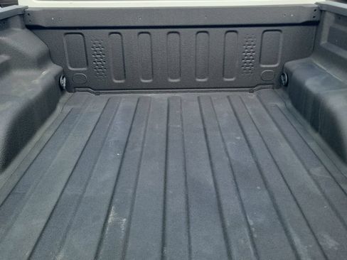 Used 2025 Jeep Gladiator Sport AWD/4WD image 6