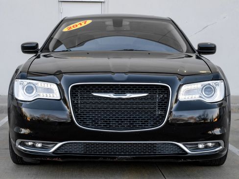 Used 2017 Chrysler 300 Limited w/ Value Package image 11