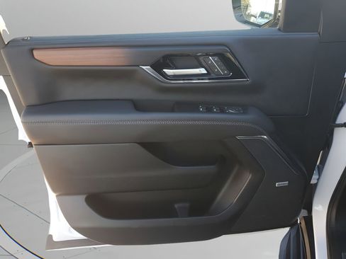 Used 2025 GMC Yukon Denali image 26