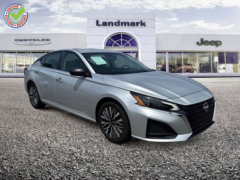 Used 2024 Nissan Altima 2.5 SV FWD image 1