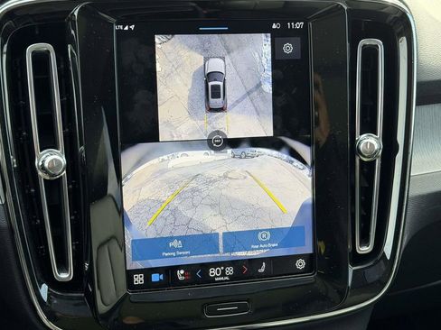 Certified 2025 Volvo XC40 B5 Ultra w/ Climate Package AWD/4WD image 5