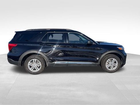 Used 2022 Ford Explorer XLT w/ Equipment Group 202A image 8