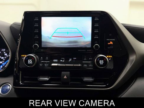 Used 2020 Toyota Highlander XLE image 31