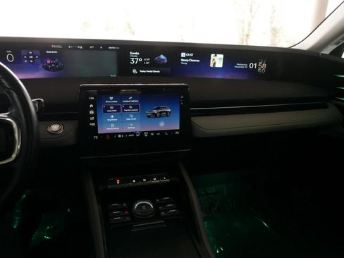 Used 2024 Lincoln Nautilus Reserve image 26