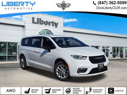 New 2026 Chrysler Pacifica Select