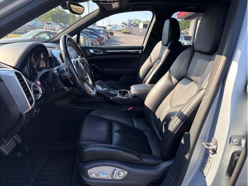Used 2017 Porsche Cayenne S AWD/4WD image 12