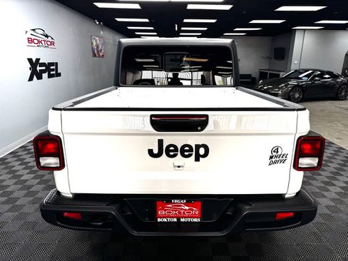 Used 2022 Jeep Gladiator Sport AWD/4WD image 13