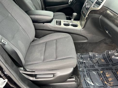 Used 2012 Jeep Grand Cherokee Laredo w/ Laredo E Group AWD/4WD image 26