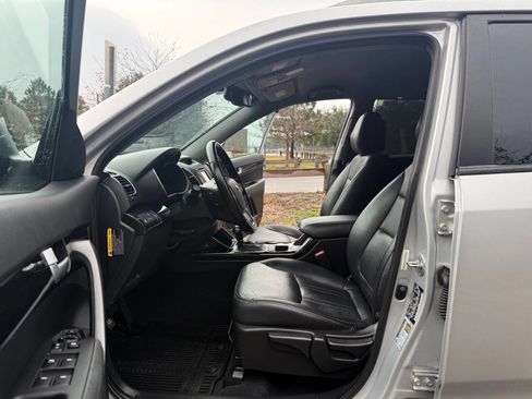 Used 2015 Kia Sorento LX image 14