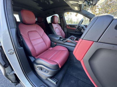 Used 2025 Porsche Cayenne GTS image 29