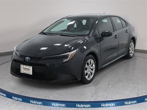 Certified 2025 Toyota Corolla LE image 1