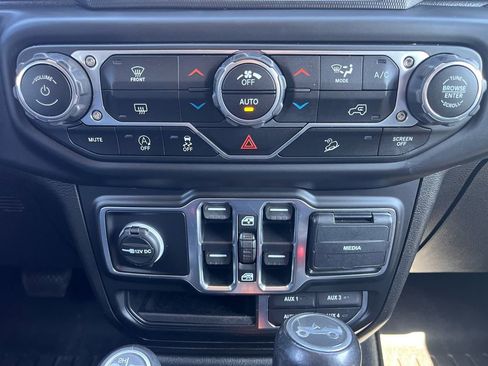 Used 2020 Jeep Wrangler Unlimited Sahara image 16