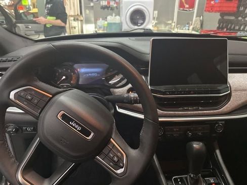 Used 2023 Jeep Compass Latitude AWD/4WD image 10