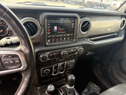 Used 2019 Jeep Wrangler Unlimited Sahara image 17