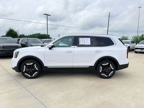 Used 2025 Kia Telluride S FWD image 8