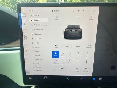 Used 2022 Tesla Model X image 33