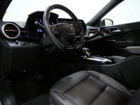 Used 2024 Chevrolet Trax RS w/ Driver Confidence Package FWD image 11