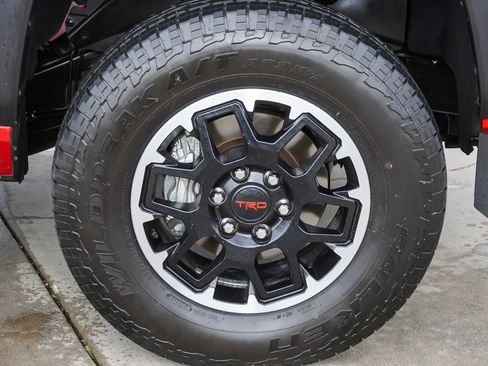 Used 2025 Toyota Tacoma TRD Off-Road image 10